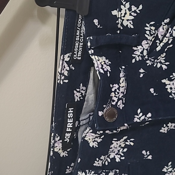 JOE FRESH - Slim jeans with flower pattern - Picture 2 of 5